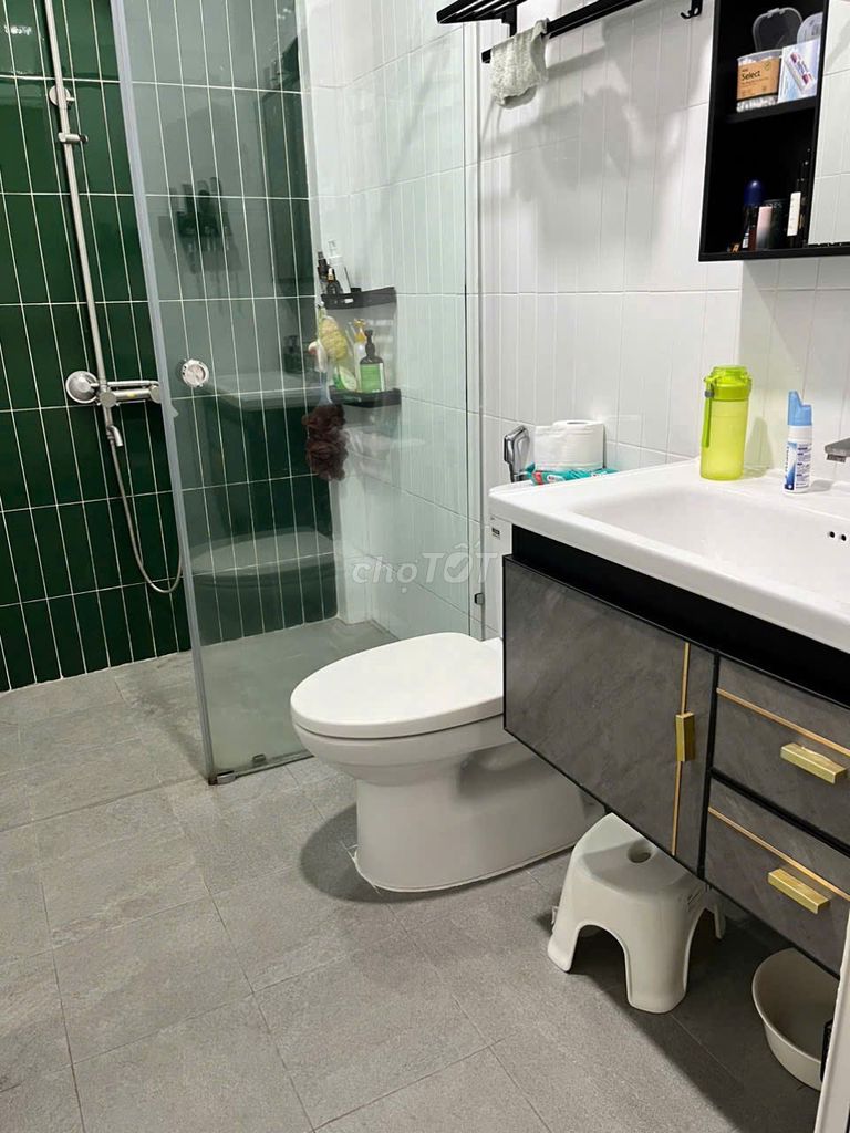 Rent a full house-- Trần Khắc Chân, District 1-- 15.5 million a month.