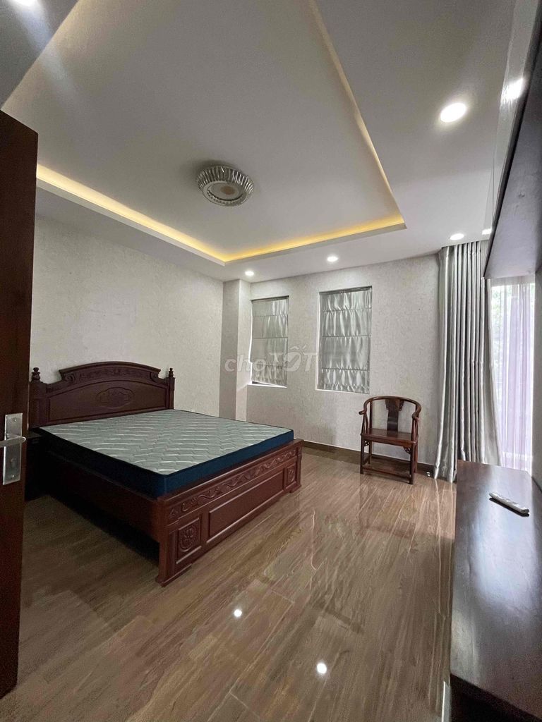 Rent a high-end house full of furniture