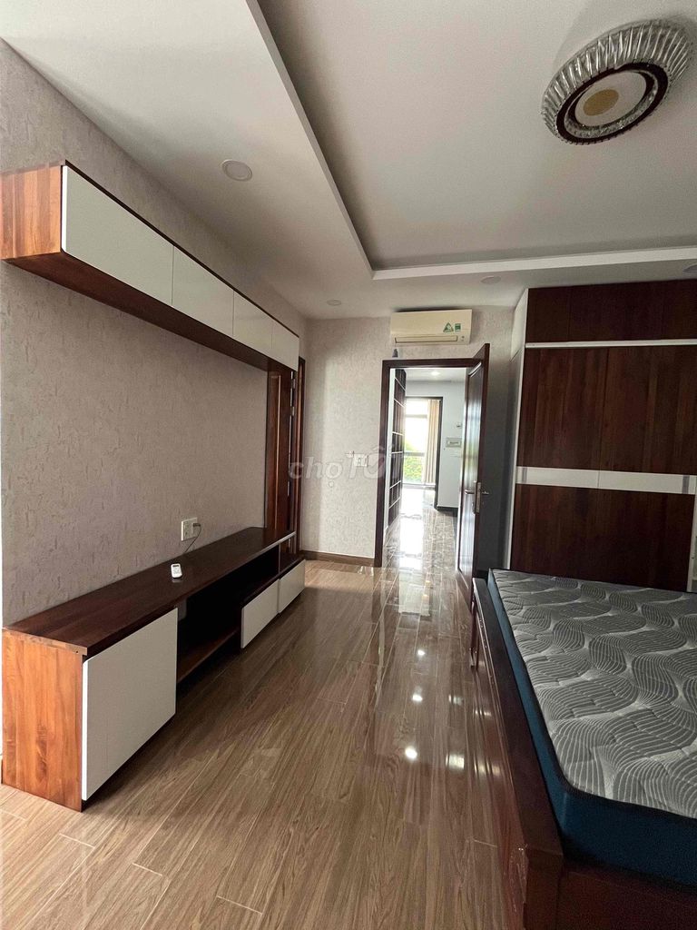Rent a high-end house full of furniture