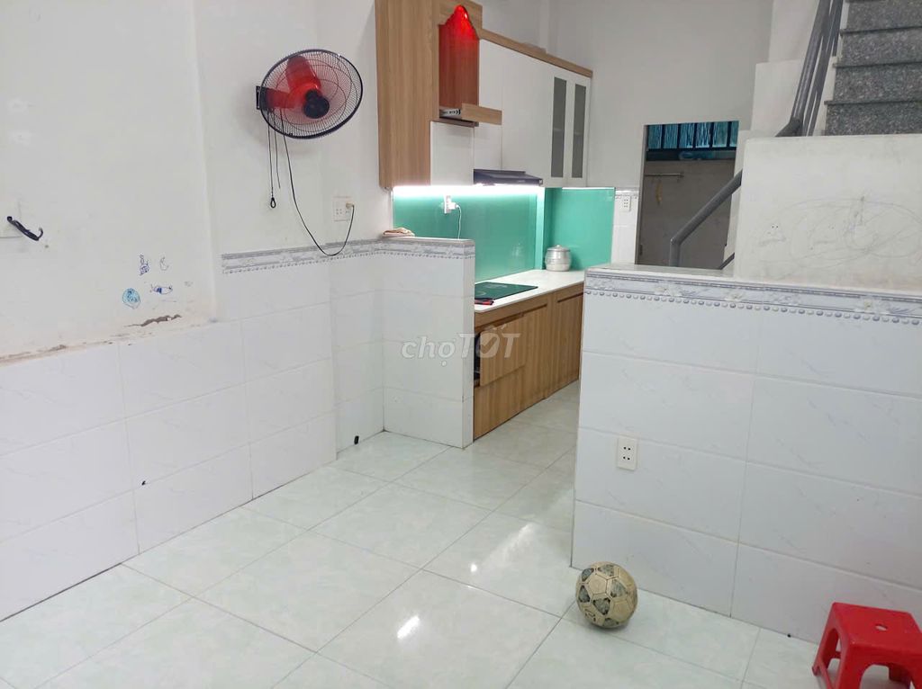 Renting 20th Street, family Giamll insins.