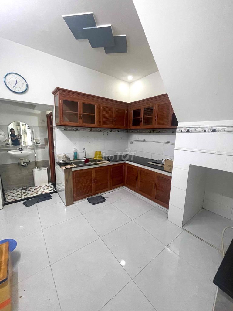 We're renting two bedrooms. Two toilets. 1.7.16 Gò Vấp.