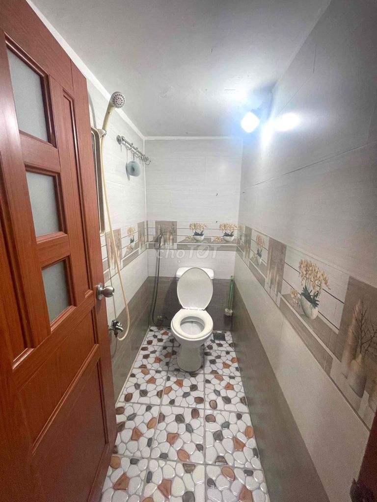 We're renting two bedrooms. Two toilets. 1.7.16 Gò Vấp.