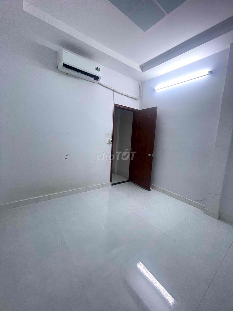 We're renting two bedrooms. Two toilets. 1.7.16 Gò Vấp.