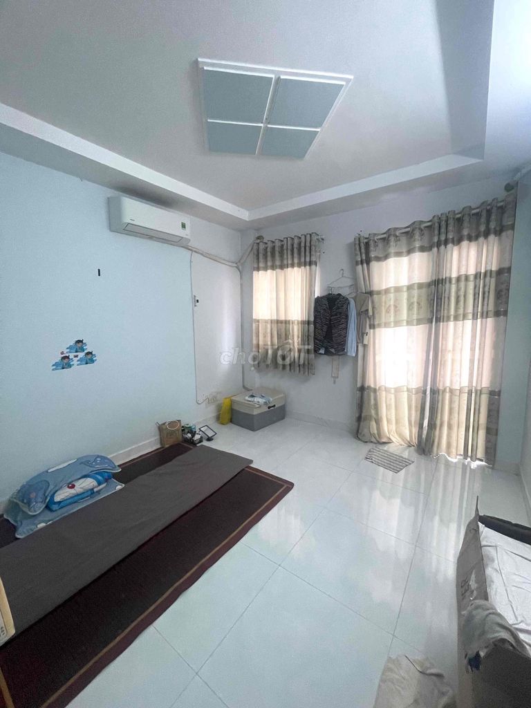 We're renting two bedrooms. Two toilets. 1.7.16 Gò Vấp.