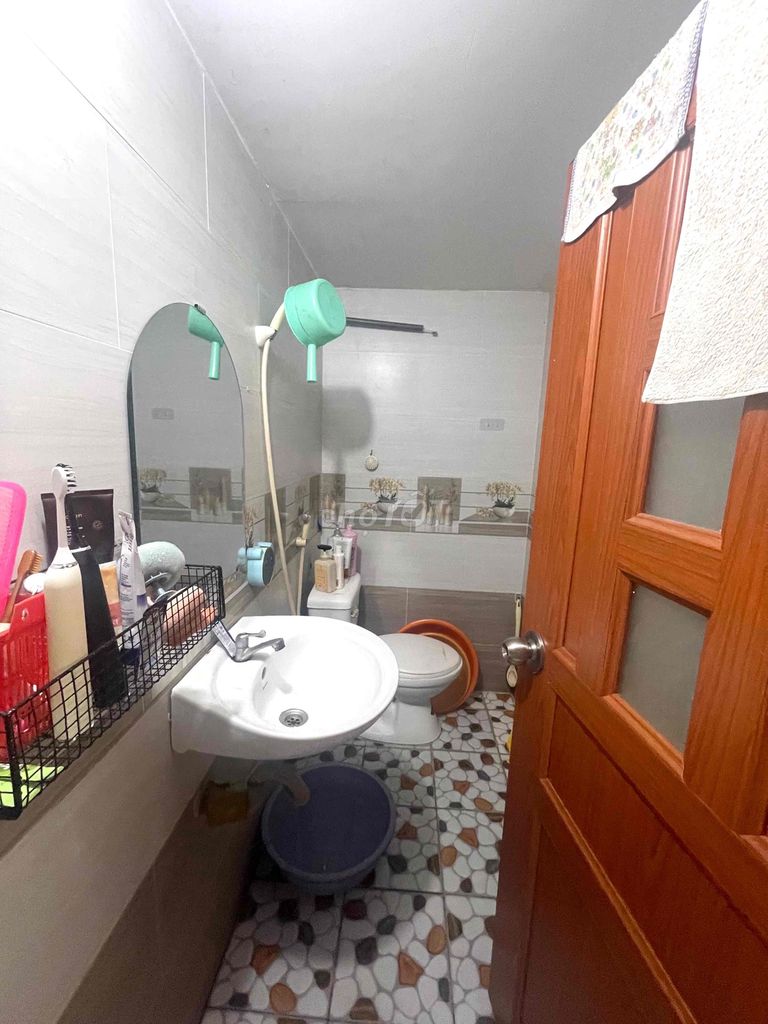 We're renting two bedrooms. Two toilets. 1.7.16 Gò Vấp.