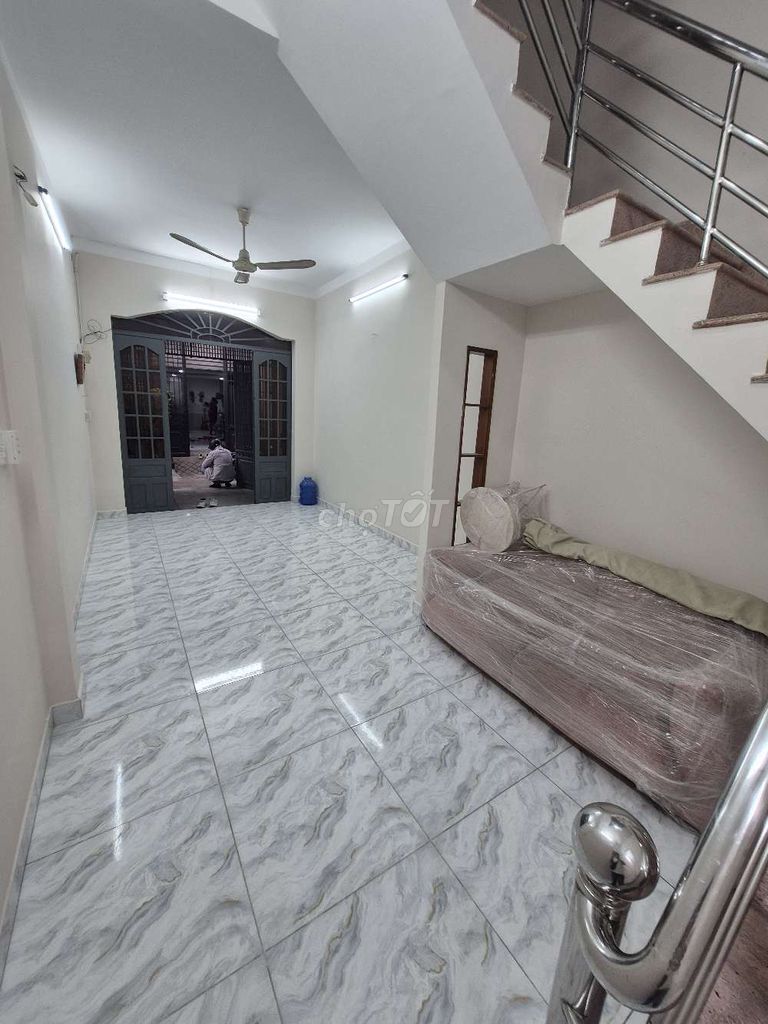 Rent a two-story bedroom, double-scanned health room in the Tây Thạnh hybrid school.