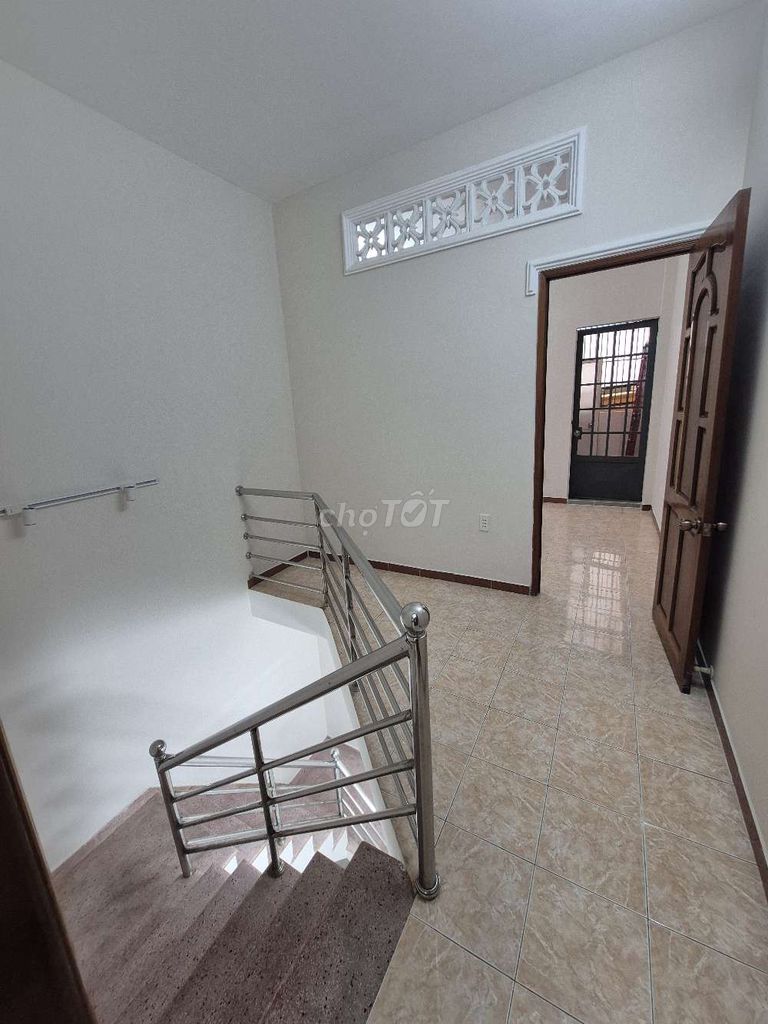 Rent a two-story bedroom, double-scanned health room in the Tây Thạnh hybrid school.