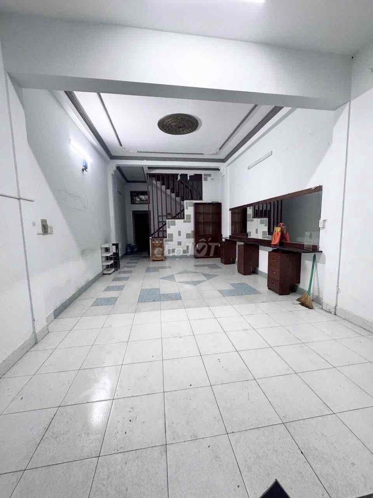The five-foot-eight-two-foot-two-story cash-rooms (4 bedroom 3 toilets) Every career. Missile Zone.