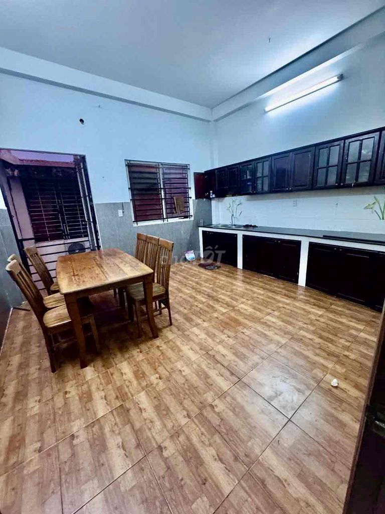 The five-foot-eight-two-foot-two-story cash-rooms (4 bedroom 3 toilets) Every career. Missile Zone.