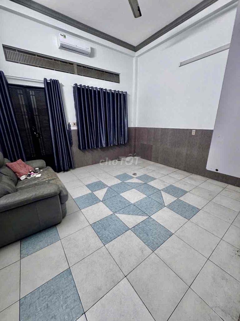The five-foot-eight-two-foot-two-story cash-rooms (4 bedroom 3 toilets) Every career. Missile Zone.
