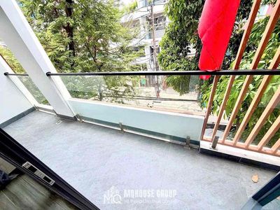 The two-student apartment string is located near Tan Sons Mountain Airport.