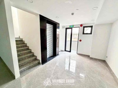 The two-student apartment string is located near Tan Sons Mountain Airport.