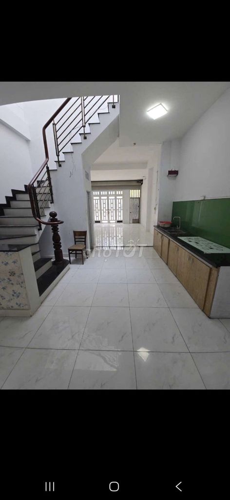 Rent 5 x 20 meters a floor 3 bedroom 3 Y-shaped toilets
