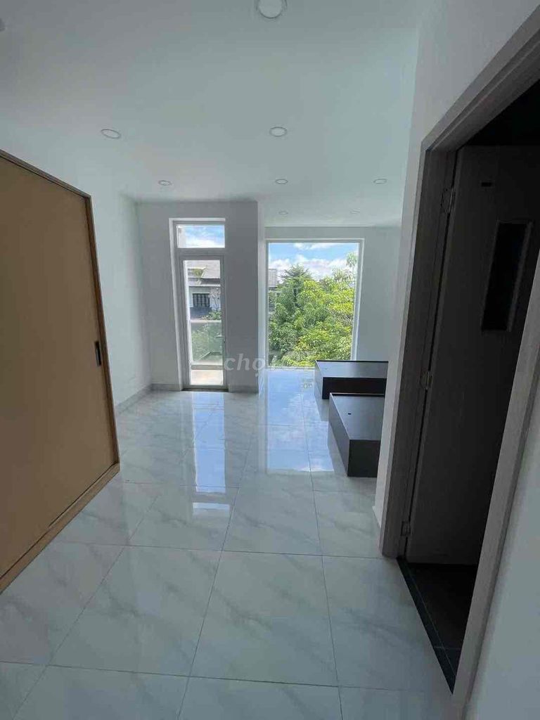 Renting the house of the Mystery City near the Diamond Islands, 350 meters, 60 million
