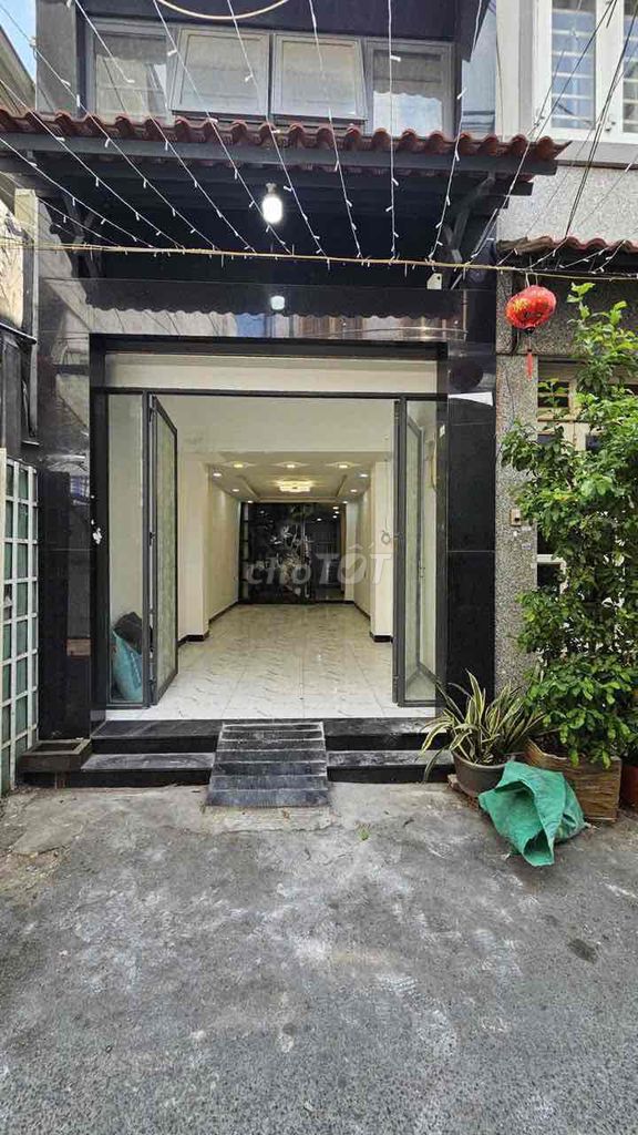 Three bedrooms, three toilets, 453/Lê Văn Sỹ, 204 12, District 3.