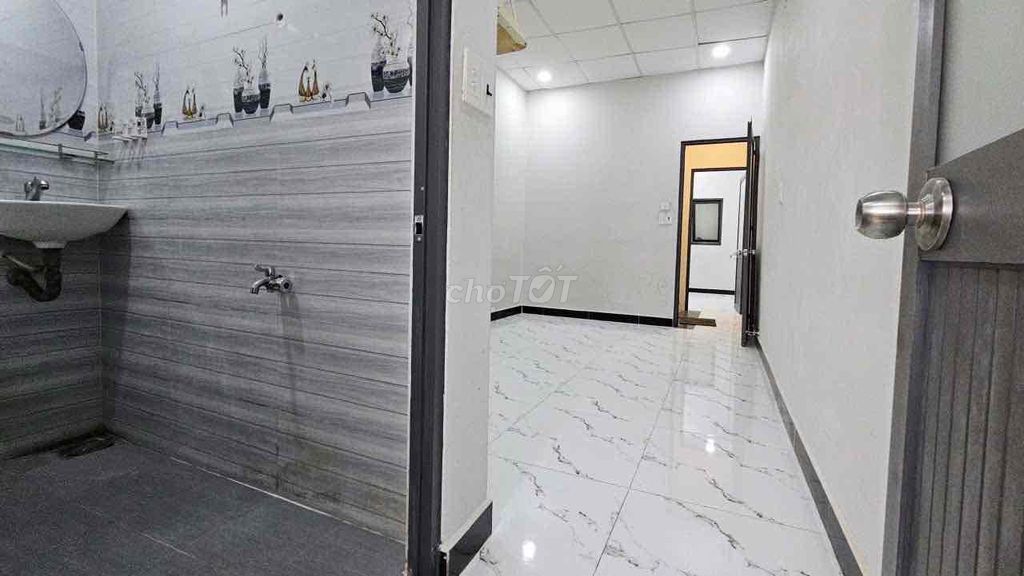 Three bedrooms, three toilets, 453/Lê Văn Sỹ, 204 12, District 3.
