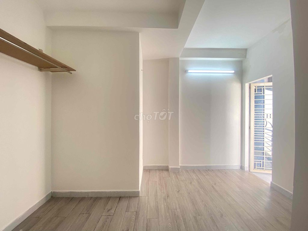 Renting four bedrooms. Three toilets with a roof.