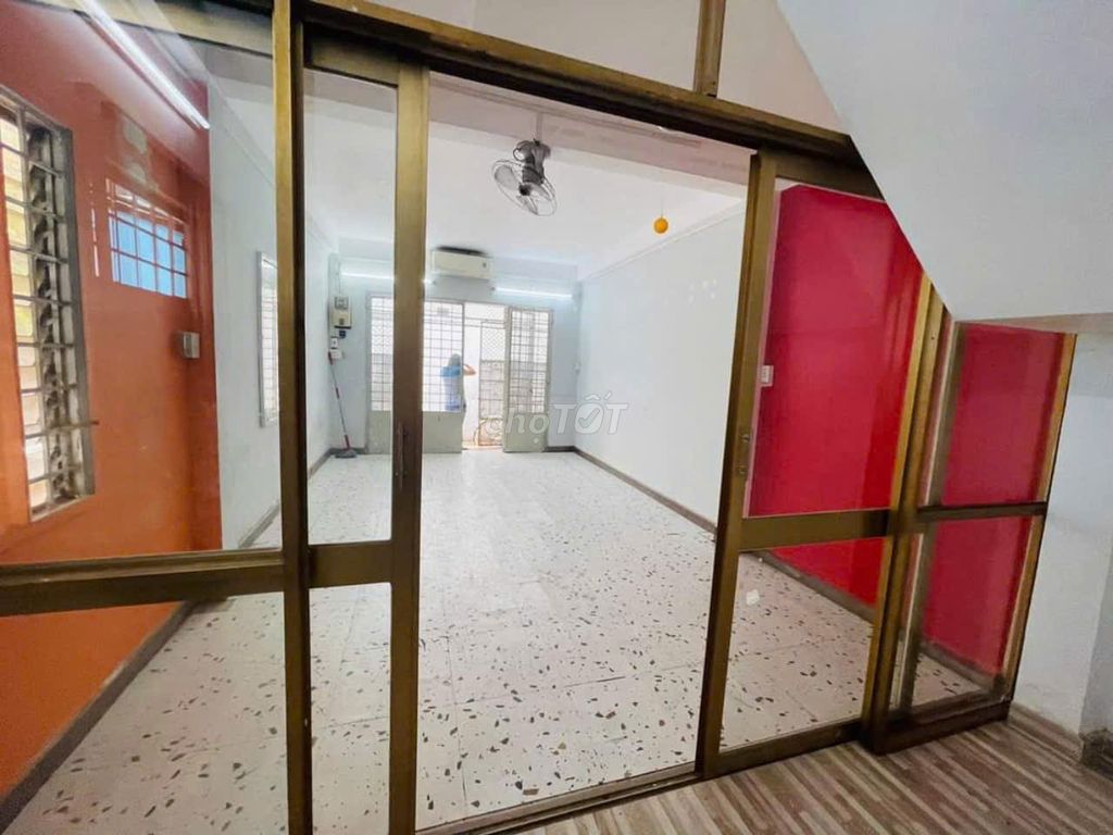 The corner of Lê Hồng Phong, TNN 2 floors st, 3 bedrooms 2 toilets, 3.5 x12 meters, 15 million