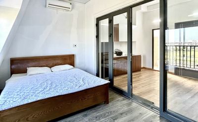 Rent the apartment. A big bedroom. In lake view city near An Phú delivery button.
