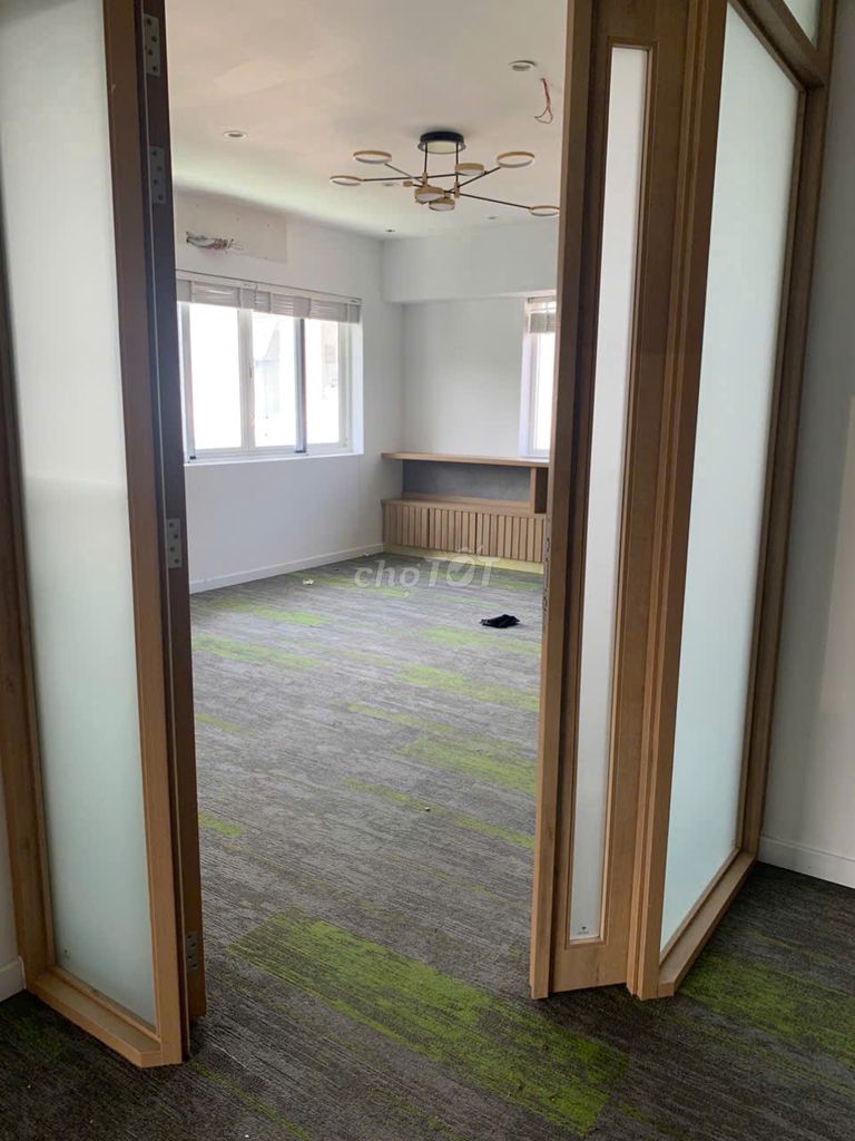 Rent the entire apartment. 12 X24, the south side, the bow.