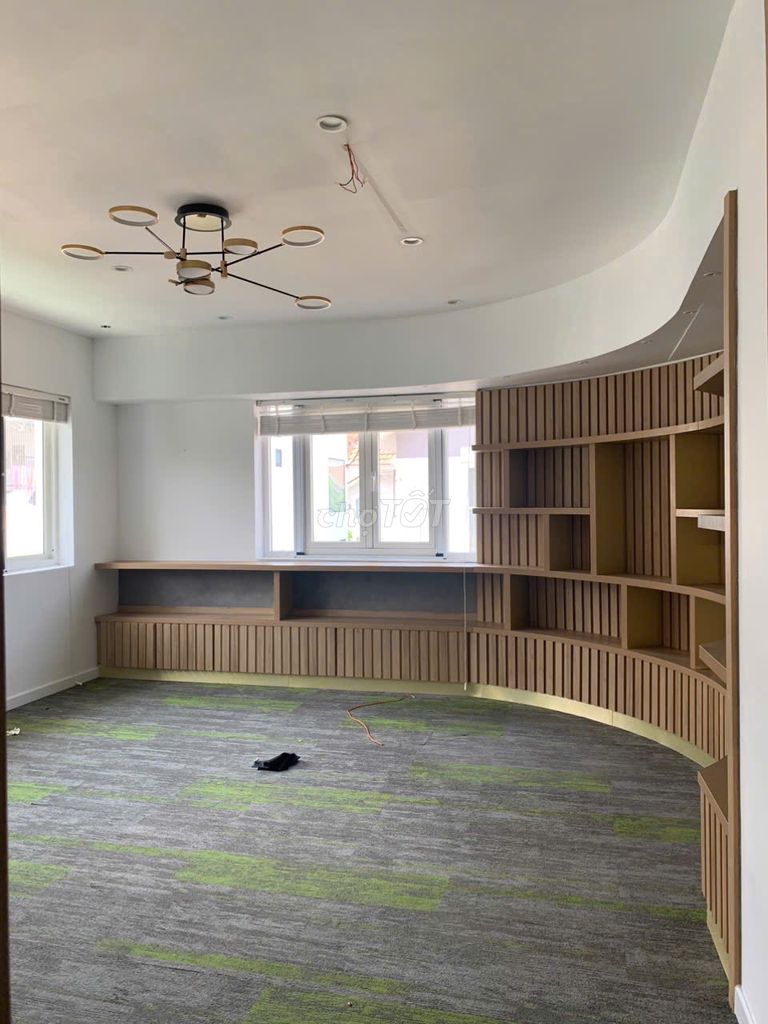 Rent the entire apartment. 12 X24, the south side, the bow.