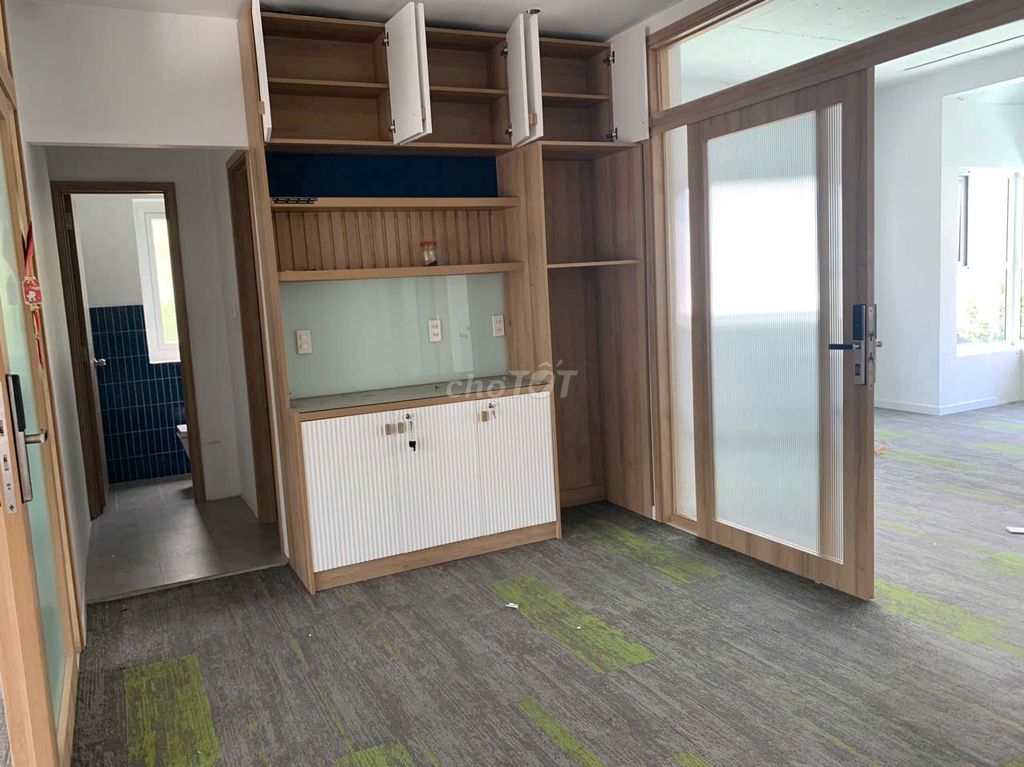 Rent the entire apartment. 12 X24, the south side, the bow.