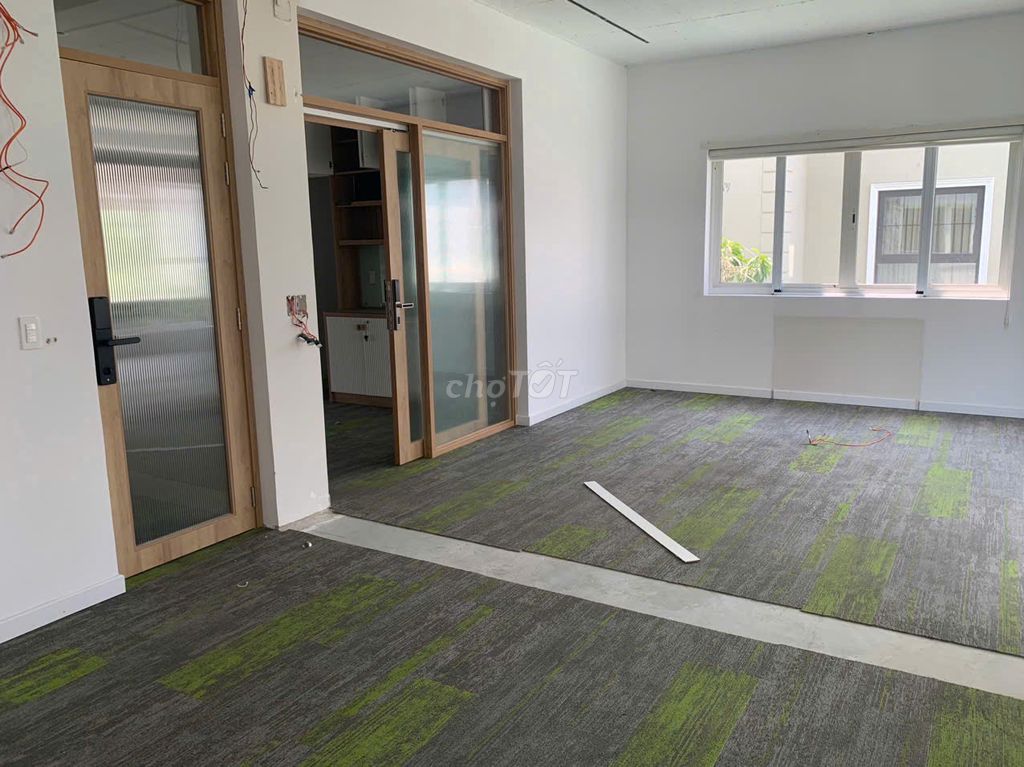 Rent the entire apartment. 12 X24, the south side, the bow.