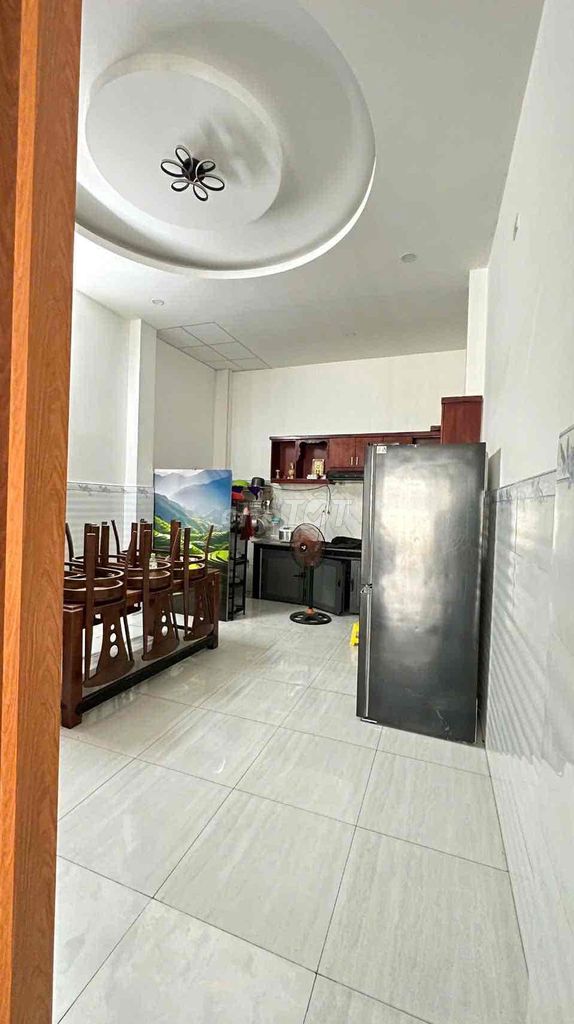 Hương Lộ 2 alleyhouse, area 4 x16 m2 5 bedrooms, wide courtyard and interior.