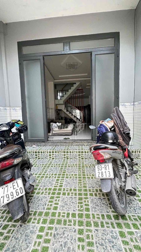 Hương Lộ 2 alleyhouse, area 4 x16 m2 5 bedrooms, wide courtyard and interior.