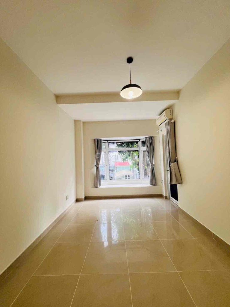 To rent the pmh villa! The garden's wide! In and out of office