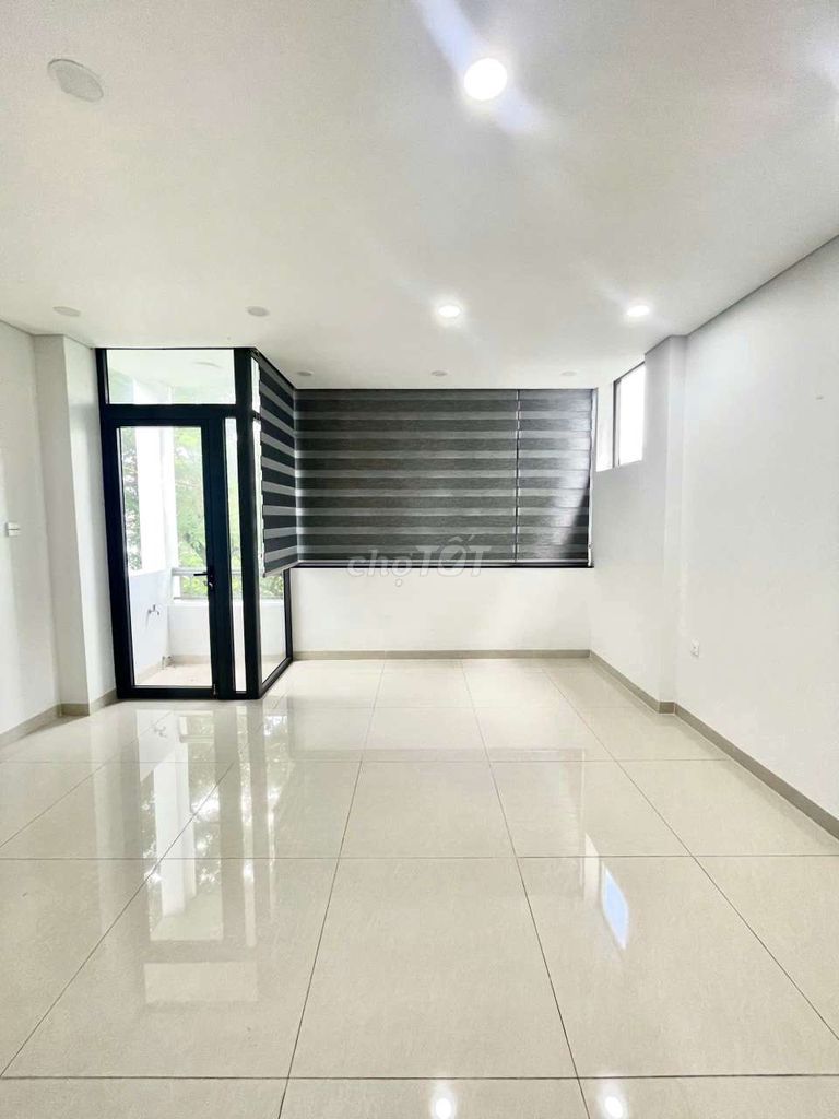 Rent one level 80 meters, full interior. 72 yards.