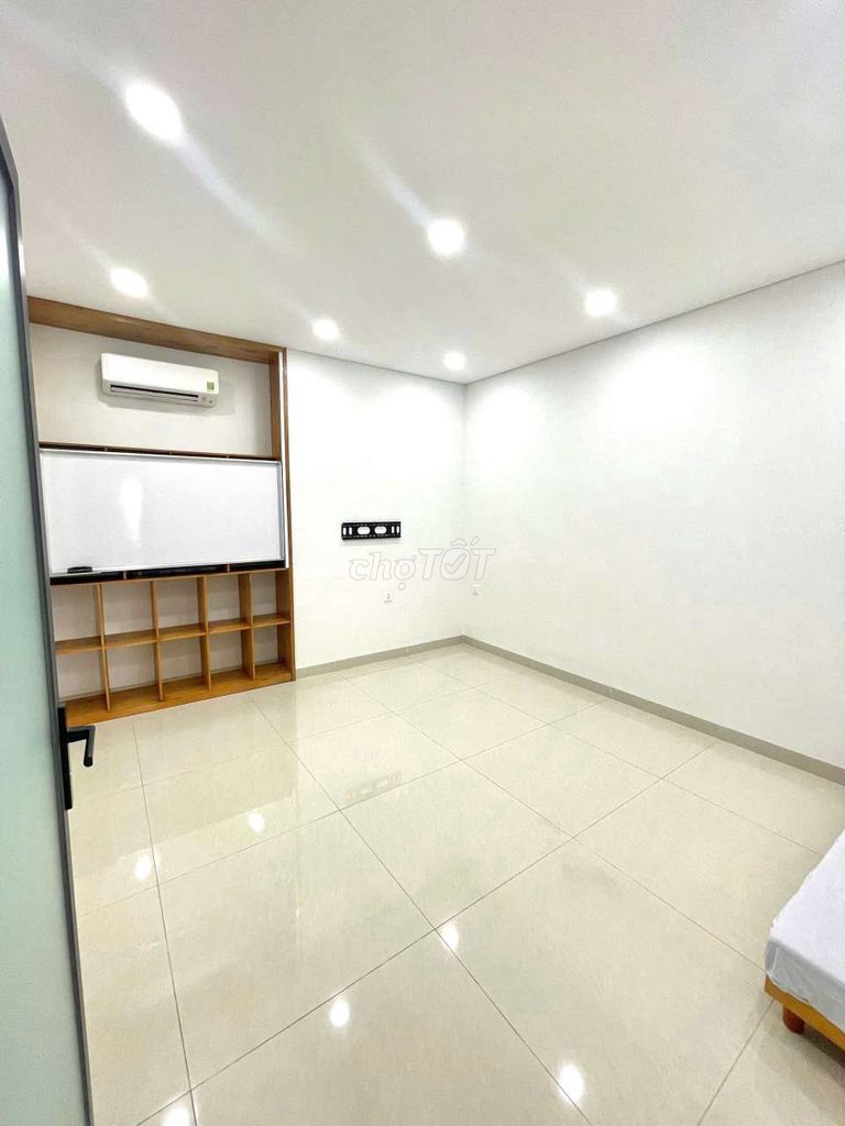 Rent one level 80 meters, full interior. 72 yards.