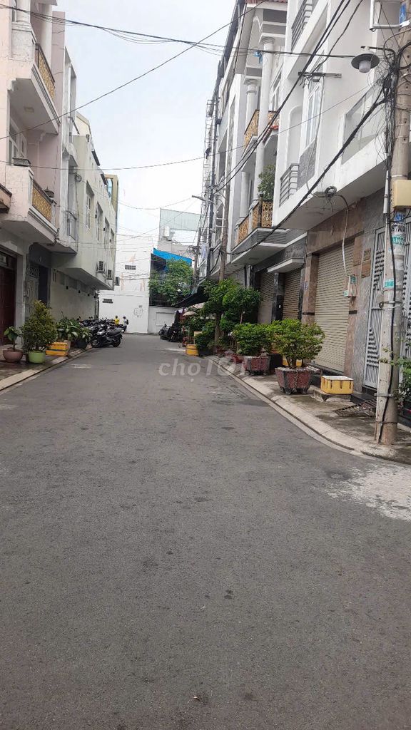 Rent the entire alley 6 m Thoại Ngọc Hầu, Q.Q.q2, 4 x12 meters, 2 stories.
