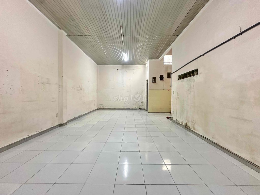 Let's rent the Treasurehouse 120 meters at the right end of the seven