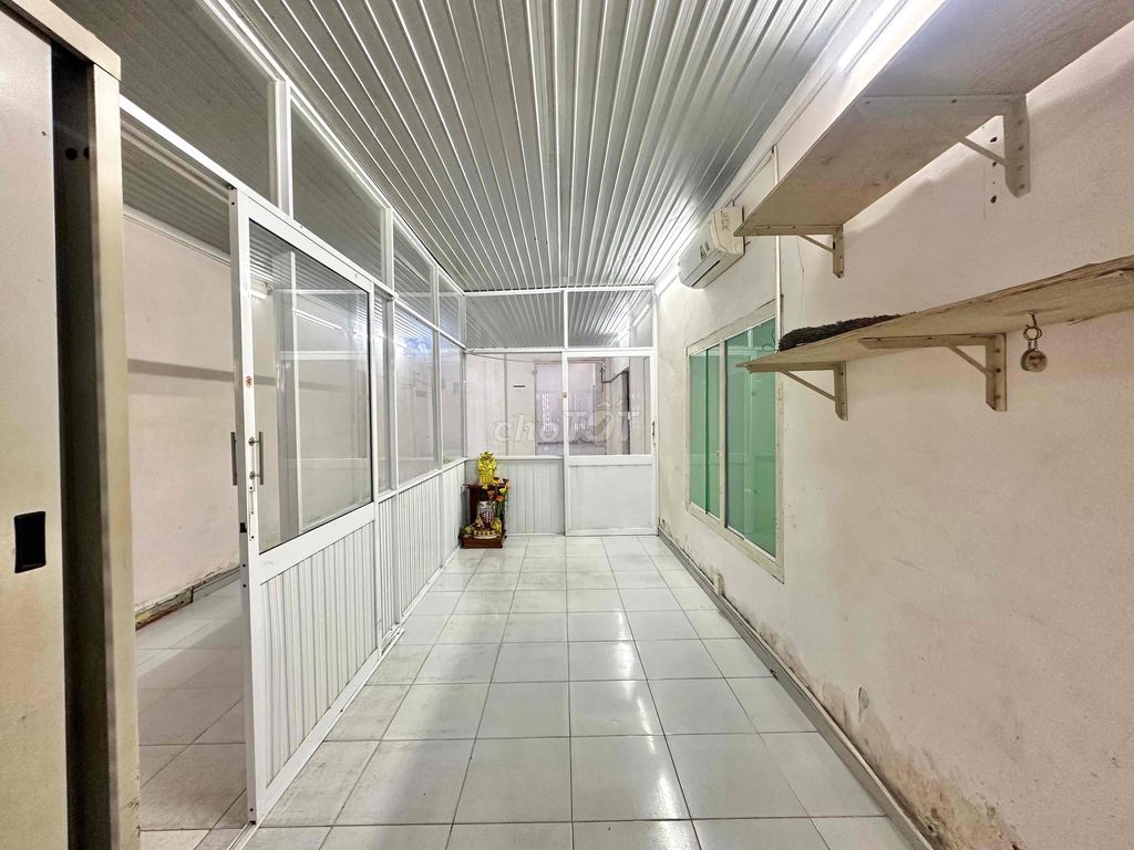 Let's rent the Treasurehouse 120 meters at the right end of the seven