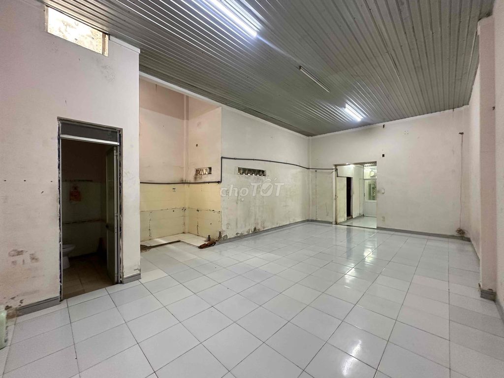 Let's rent the Treasurehouse 120 meters at the right end of the seven