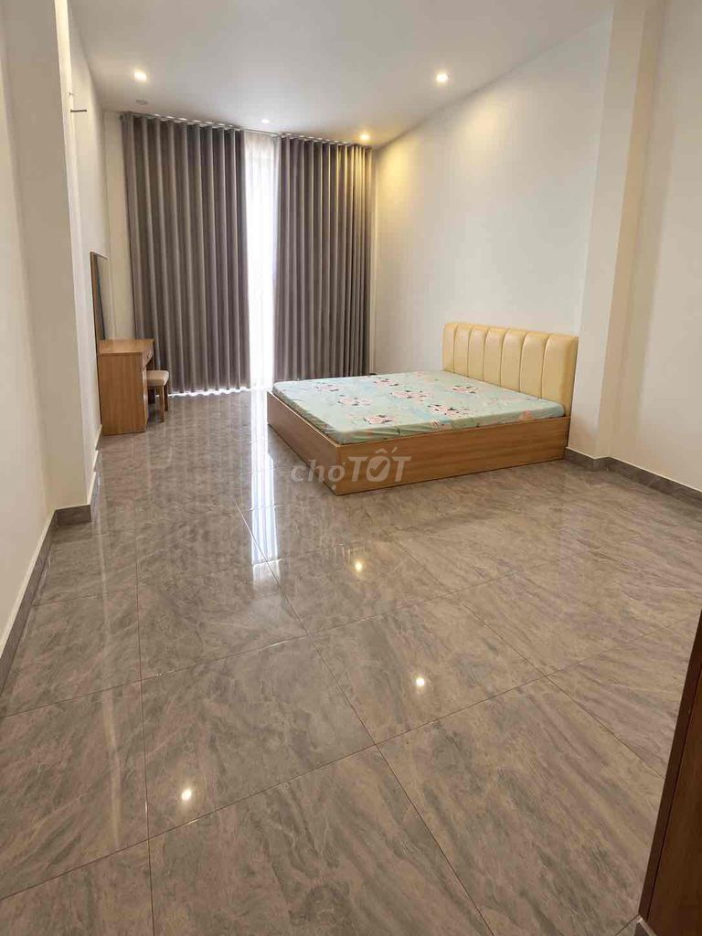 share suite 40 M2 in the original front of District 7-a nice-clean room