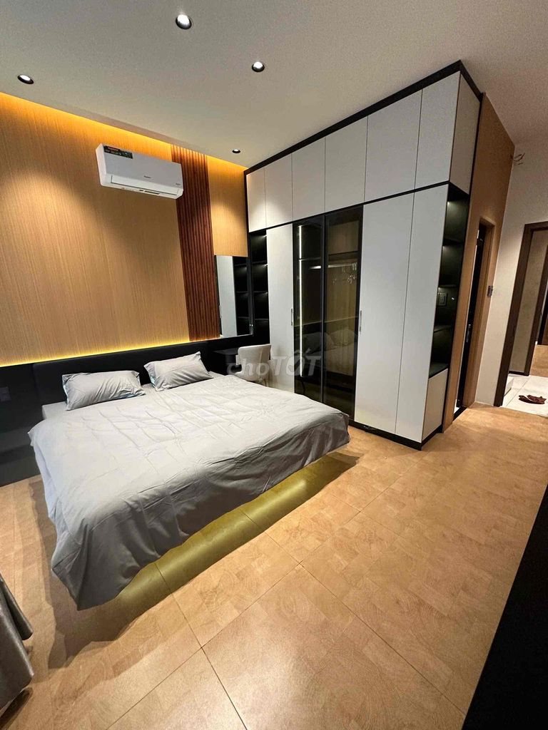 Rent a high-end street full interior