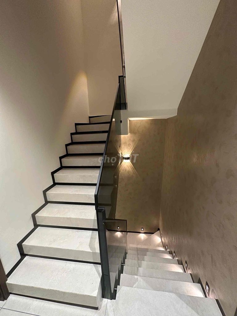 Rent a high-end street full interior