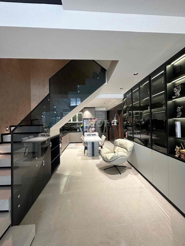 Rent a high-end street full interior