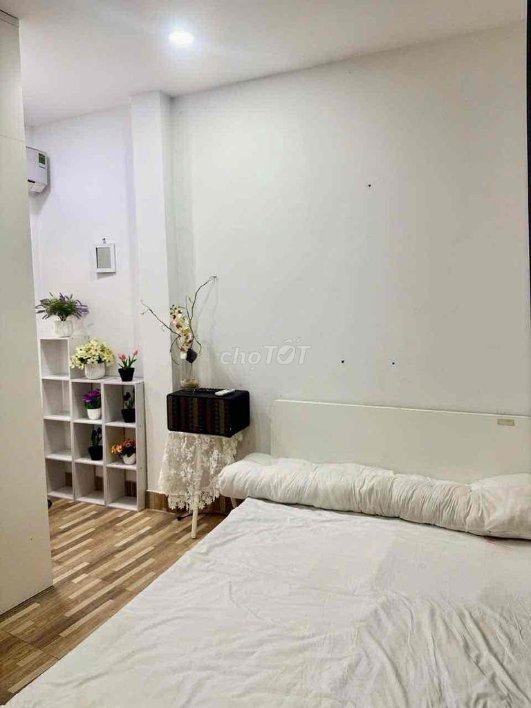 The Judson Hall is suitable to stay and Kadokawa's home is rented