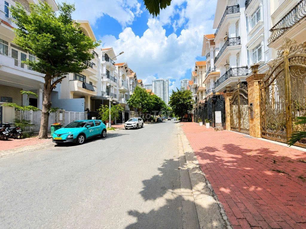 For the original house, the neighborhood he blues, the area of 750 X20 M