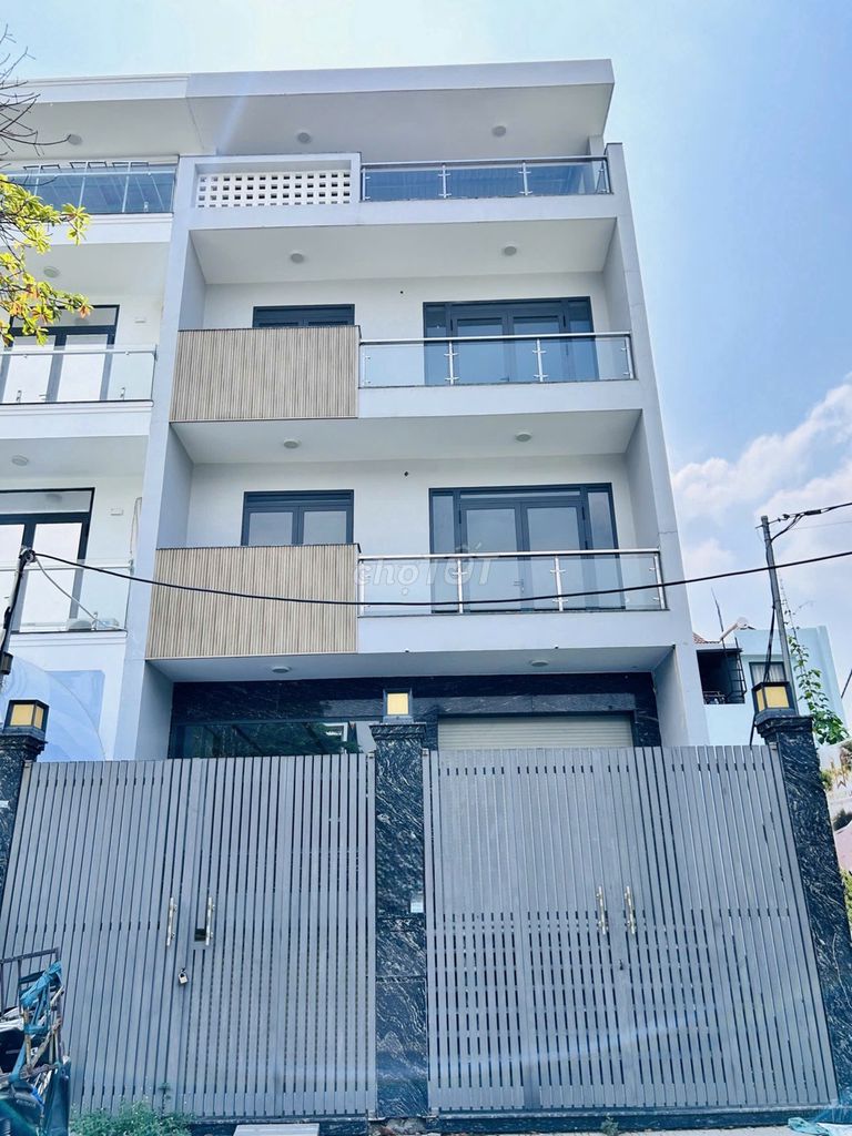 Area Chu Văn An sugarhouse: 7 X20 M ground floor vault 3 floors for rent