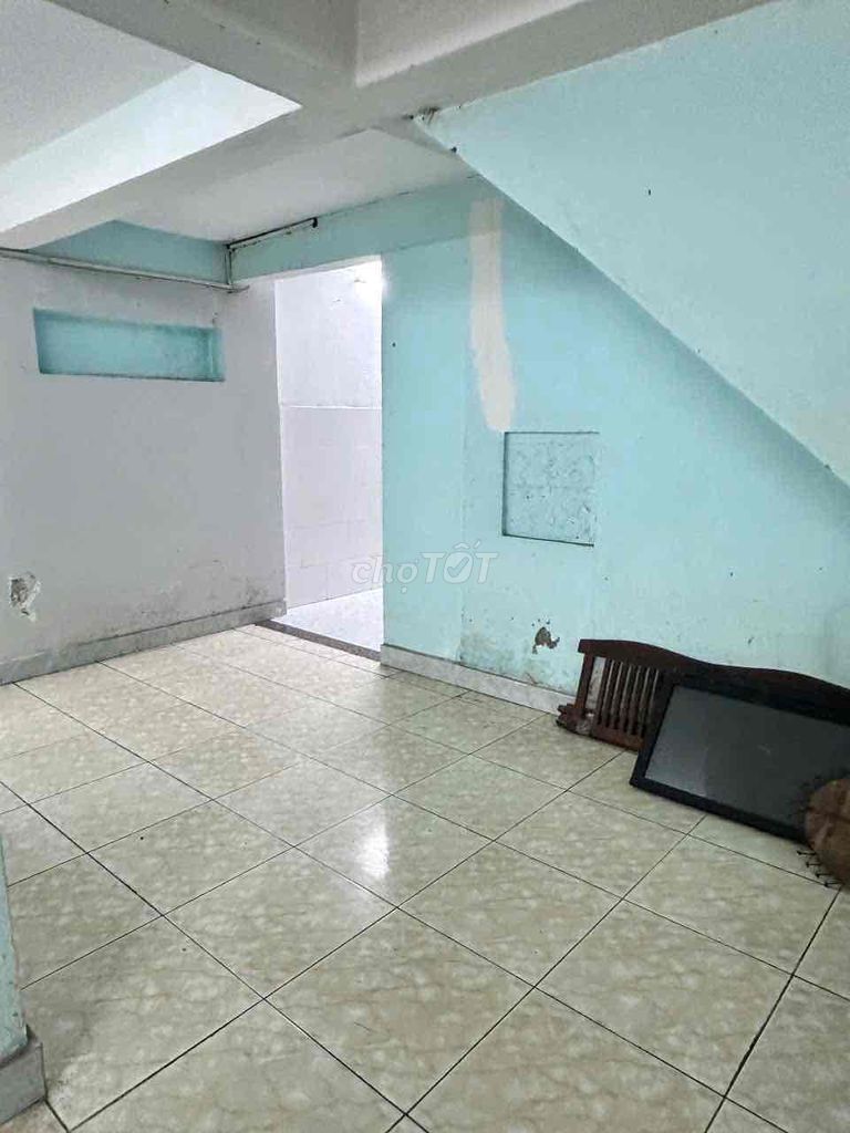 Rent the original house 6 x 17 meters 1st floor Phan Xích Long Phú Nhuận.