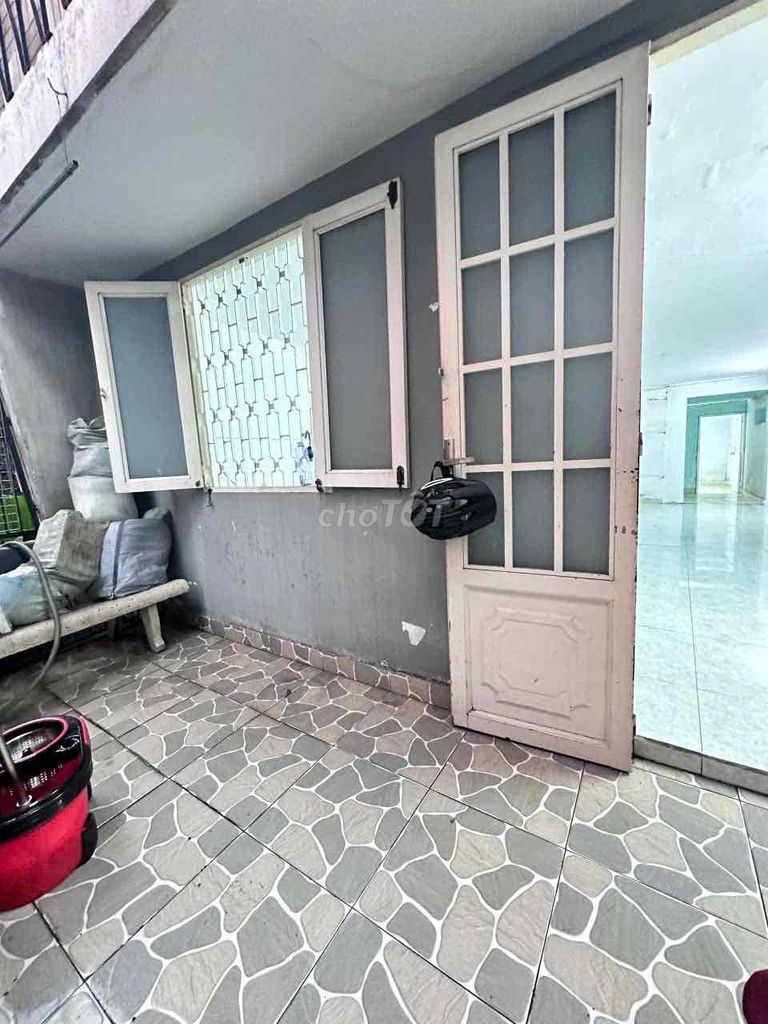 Rent the original house 6 x 17 meters 1st floor Phan Xích Long Phú Nhuận.