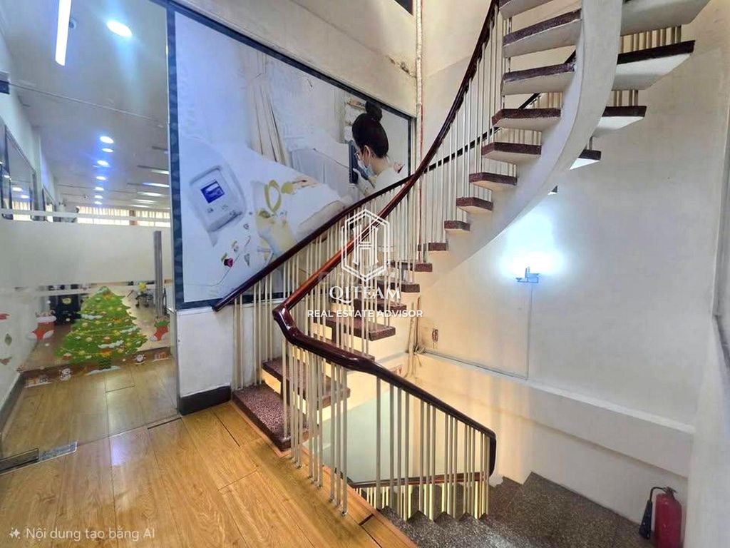 60 million, 1 house in the House of the House of the House of the House of the House of the House of the House of the Kingdom of the United Kingdom, 10th District, 4 x26 meters, 3 floors.