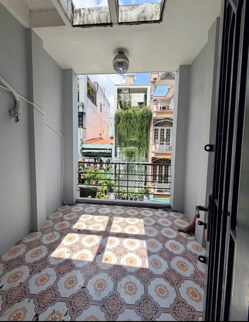 Rent an L.Q.q.0.3 x16 m. 4th floor bedroom for 16 million