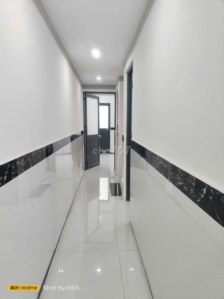 Rent a nice two-story house on 42 hbc 10 million a month.