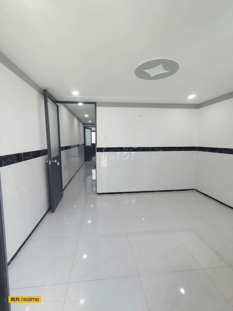 Rent a nice two-story house on 42 hbc 10 million a month.