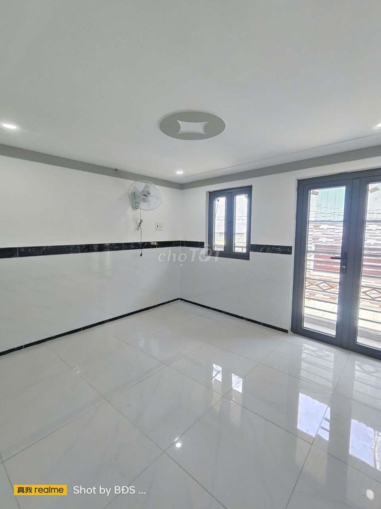 Rent a nice two-story house on 42 hbc 10 million a month.
